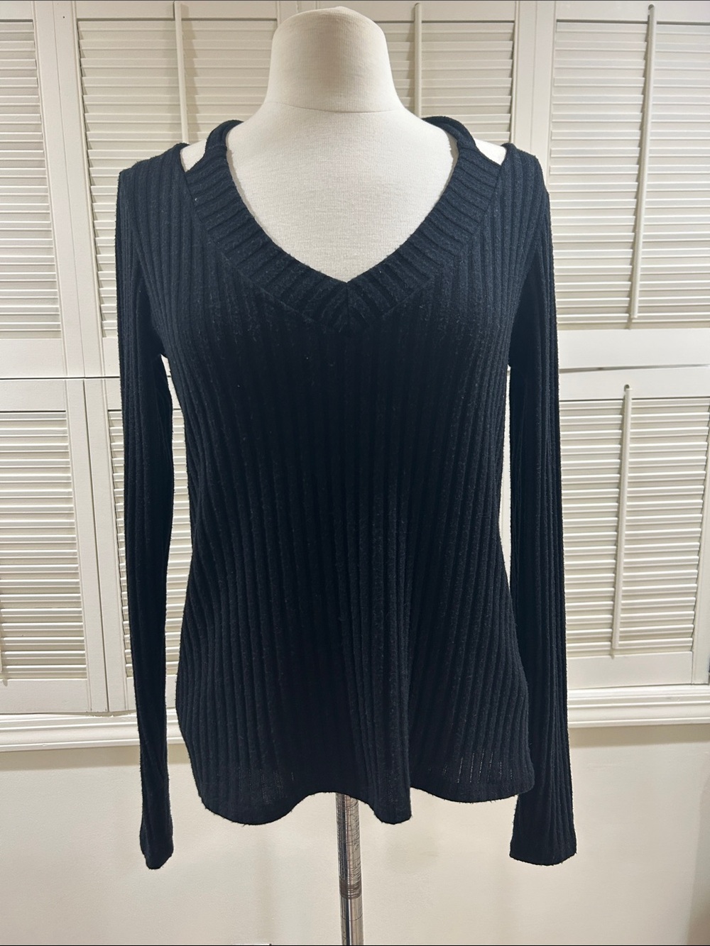 Red Haute Classic Ribbed V-Neck Black Sweater in great condition! So comfortable